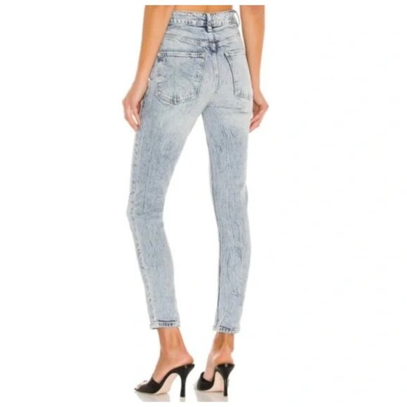 NWT Free People Ultra High Waist Washed Blue Denim Tapered Leg Mom Jeans - Picture 2 of 14